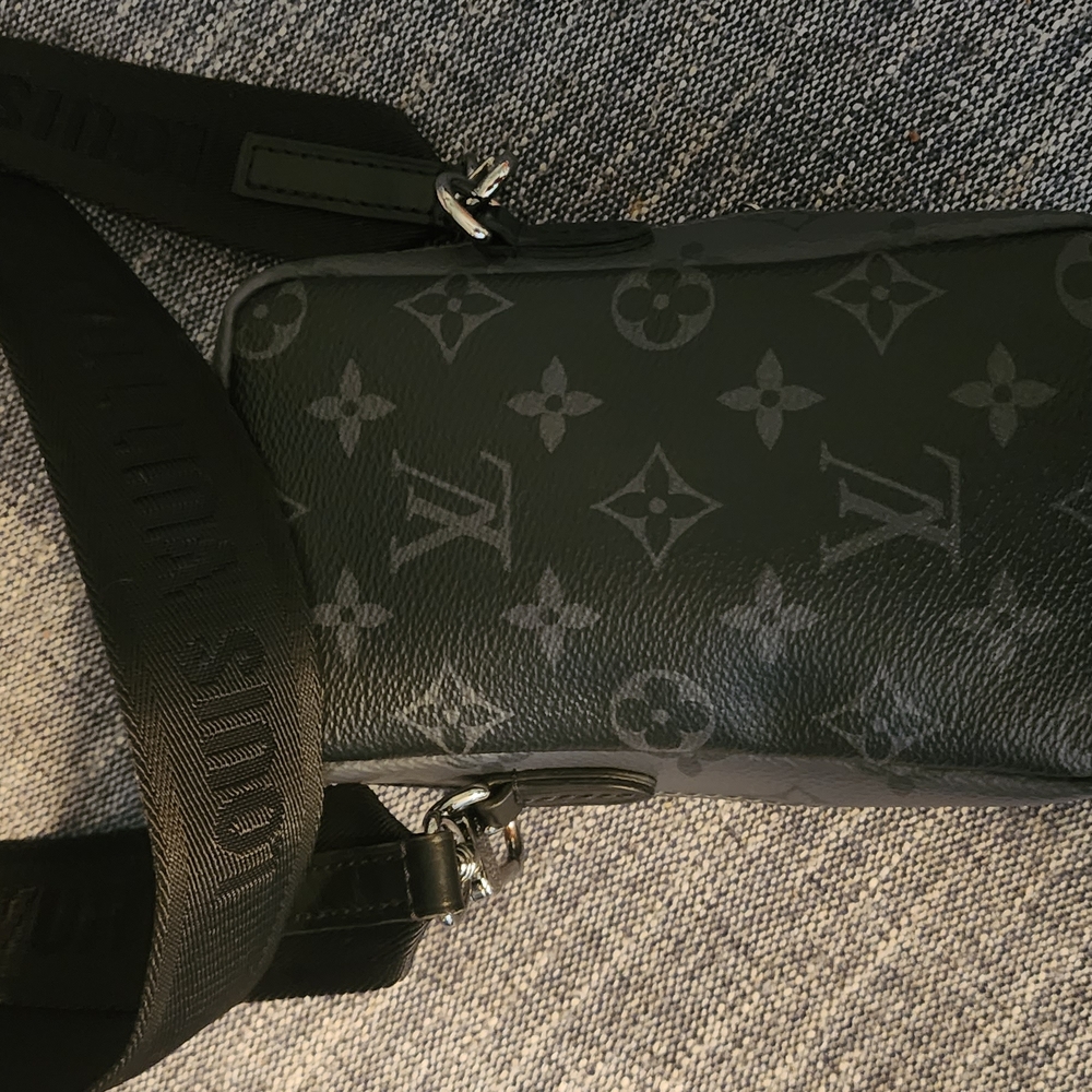 Louis Vuitton Black Monogram Men's Bag - Picture 2 of 9